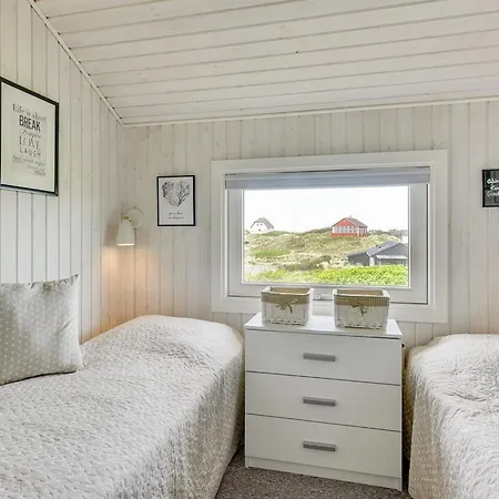 Thrond - 200m From The Sea By Interhome Nyaraló